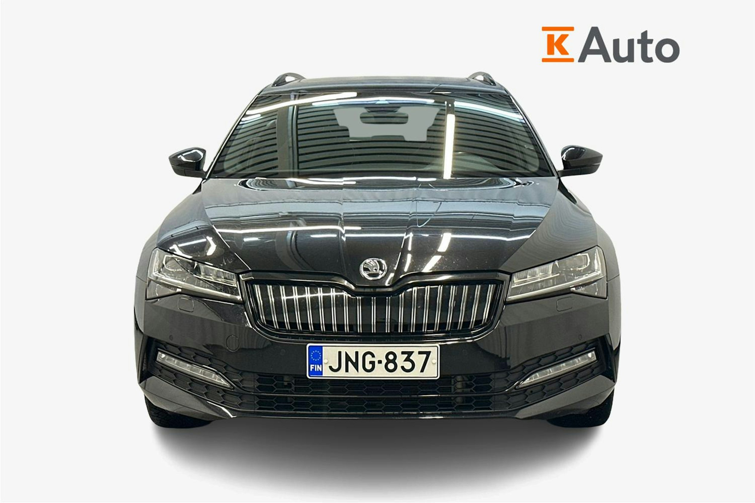 Musta Skoda Superb 2023 kuva 5.