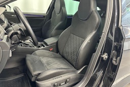 Musta Skoda Superb 2023 kuva 13.