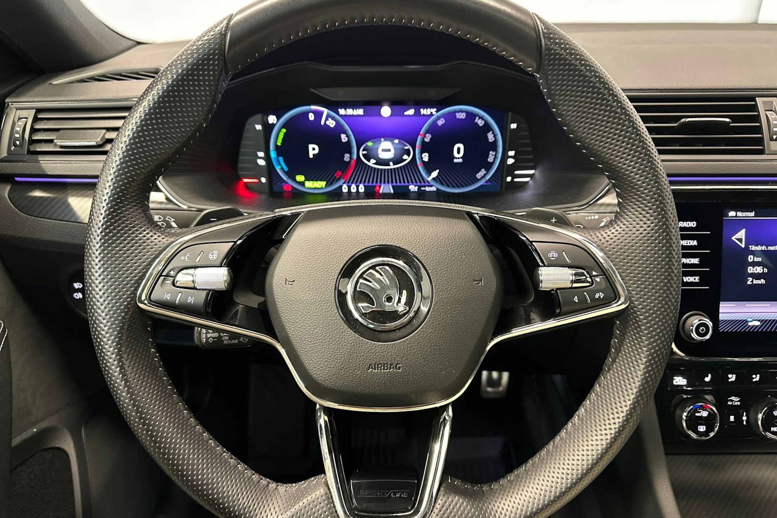 Musta Skoda Superb 2023 kuva 15.