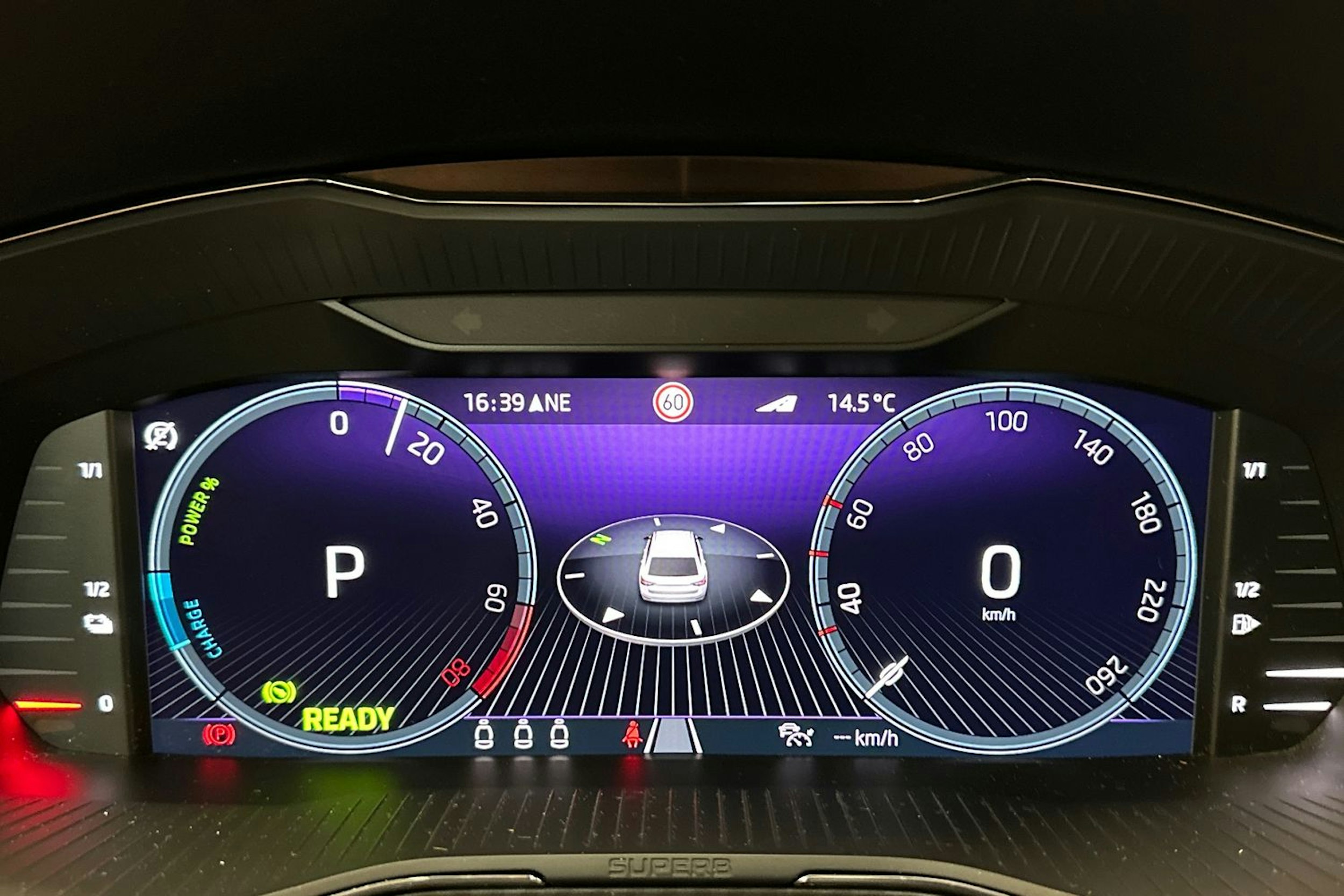 Musta Skoda Superb 2023 kuva 16.