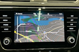 Musta Skoda Superb 2023 kuva 19.