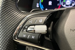 Musta Skoda Superb 2023 kuva 22.