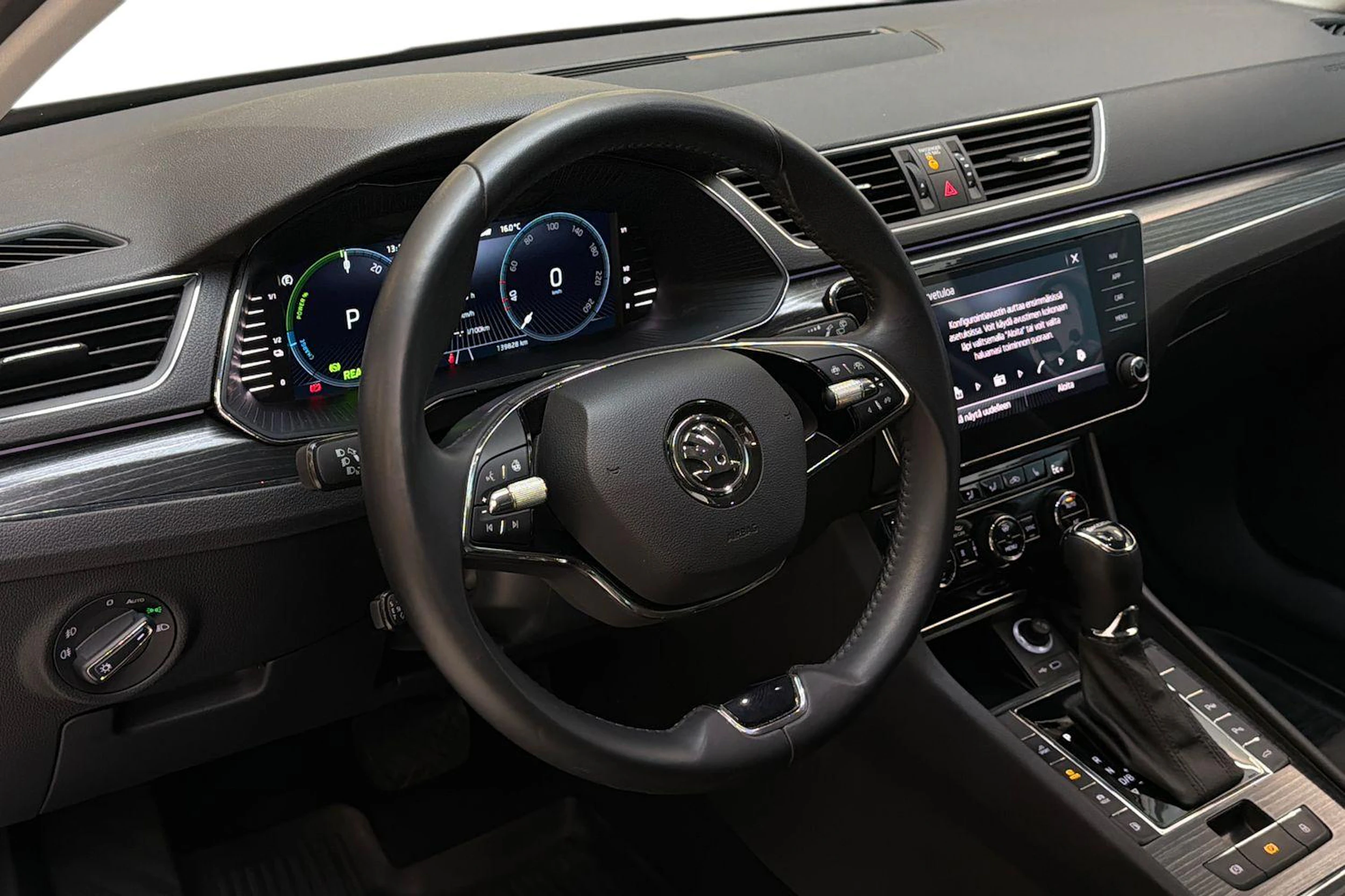 met. musta Skoda Superb 2023 kuva 6.
