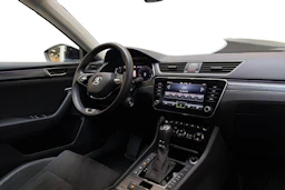 met. musta Skoda Superb 2023 kuva 7.