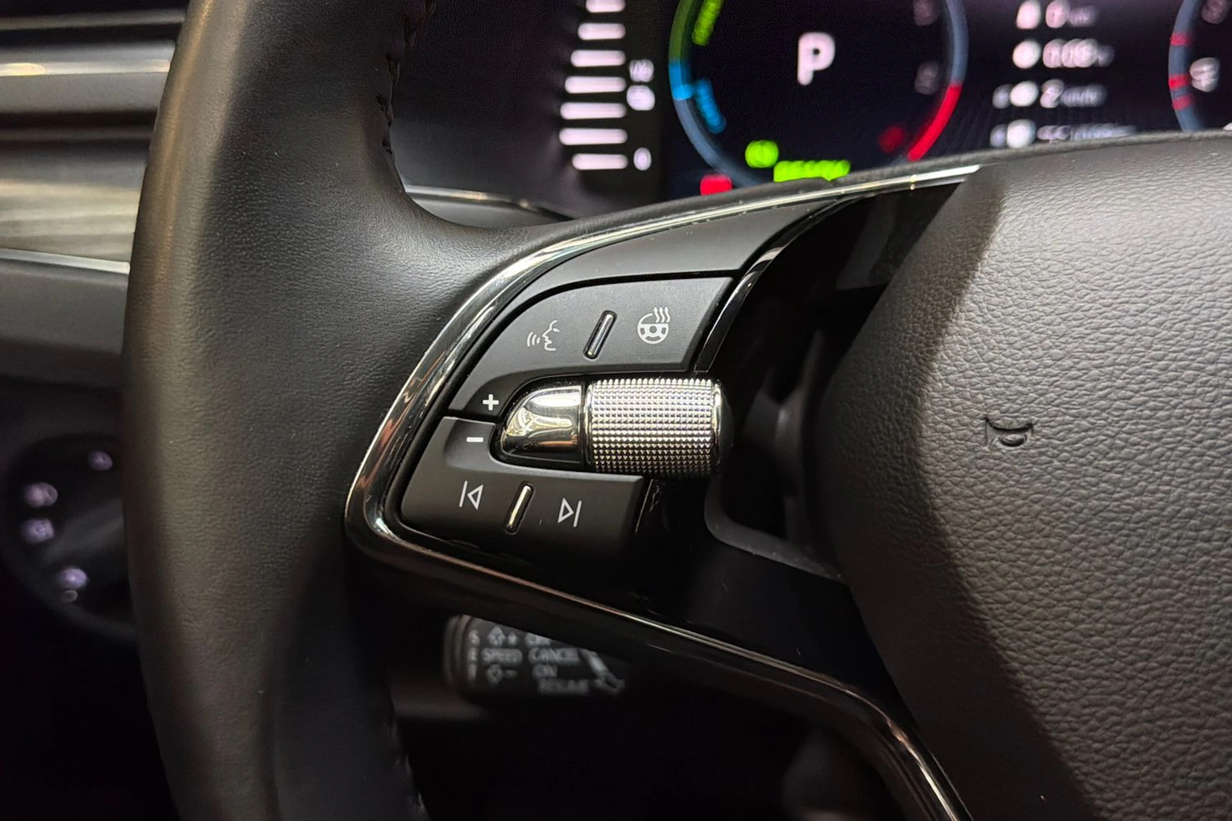 met. musta Skoda Superb 2023 kuva 14.