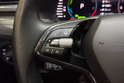 met. musta Skoda Superb 2023 kuva 14.