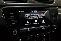 met. musta Skoda Superb 2023 kuva 20.
