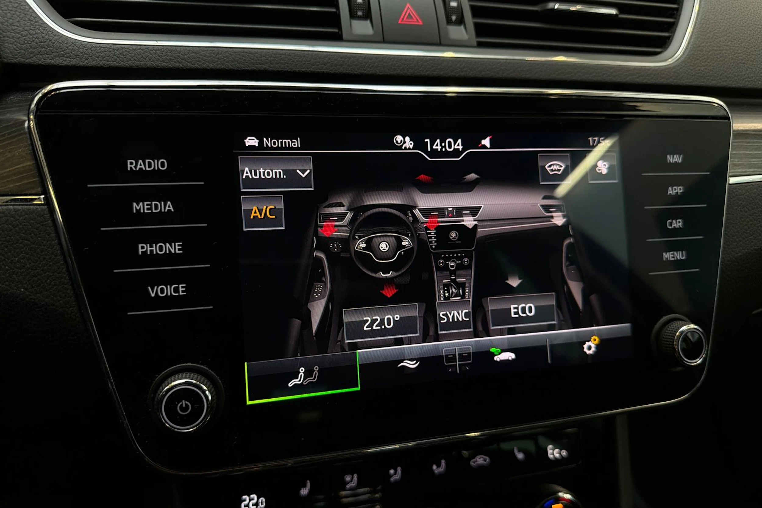 met. musta Skoda Superb 2023 kuva 23.