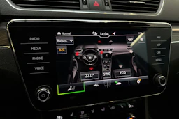 met. musta Skoda Superb 2023 kuva 23.