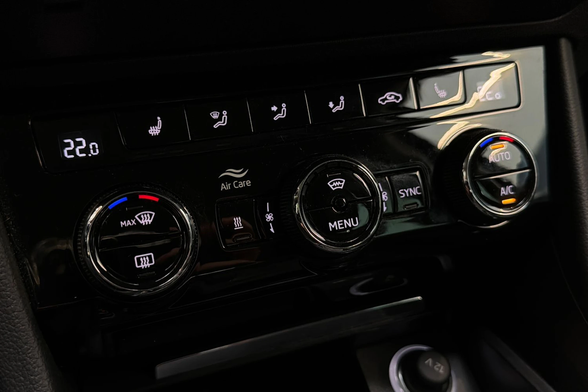 met. musta Skoda Superb 2023 kuva 25.