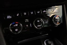 met. musta Skoda Superb 2023 kuva 25.