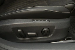 met. musta Skoda Superb 2023 kuva 31.