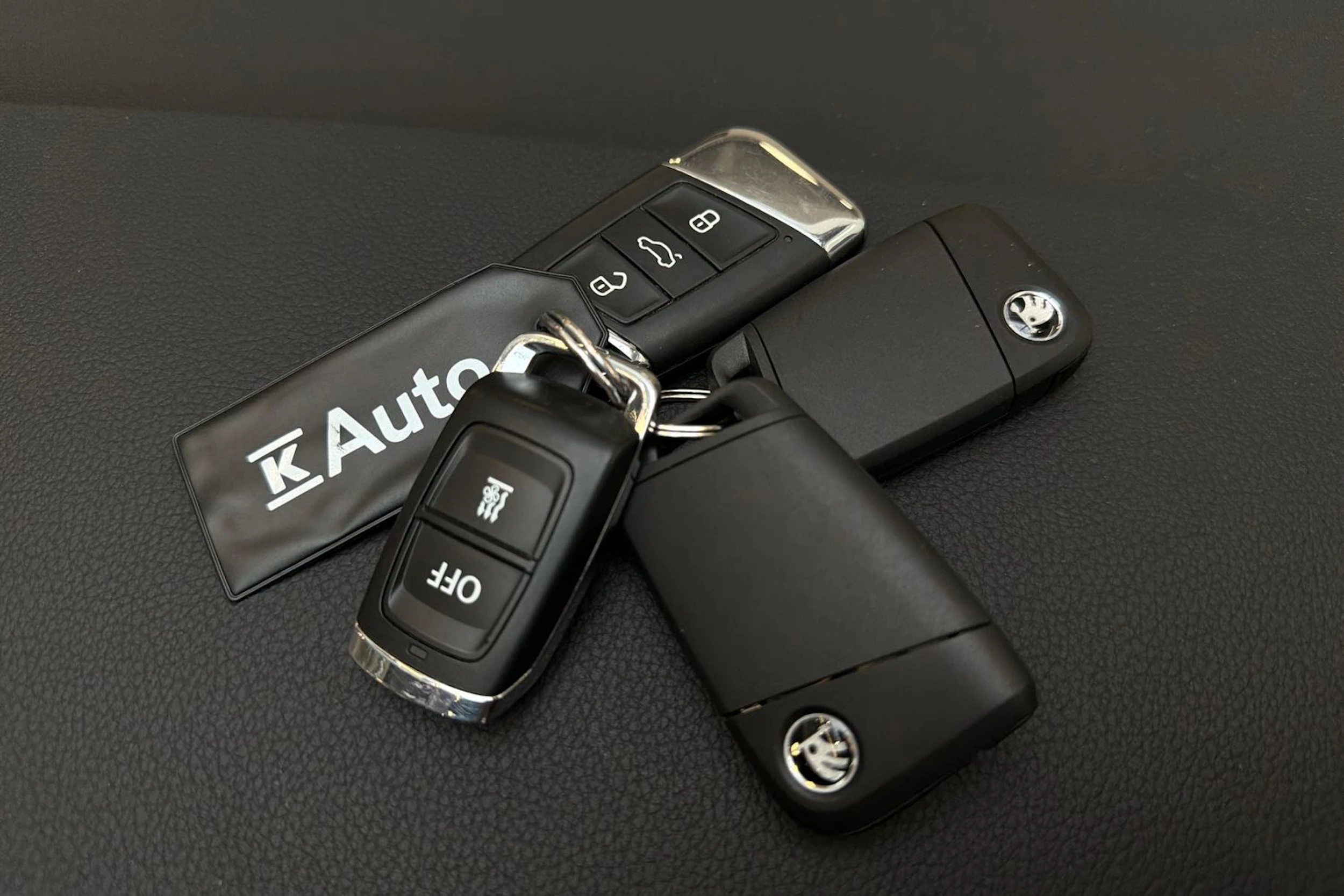 met. musta Skoda Superb 2023 kuva 32.