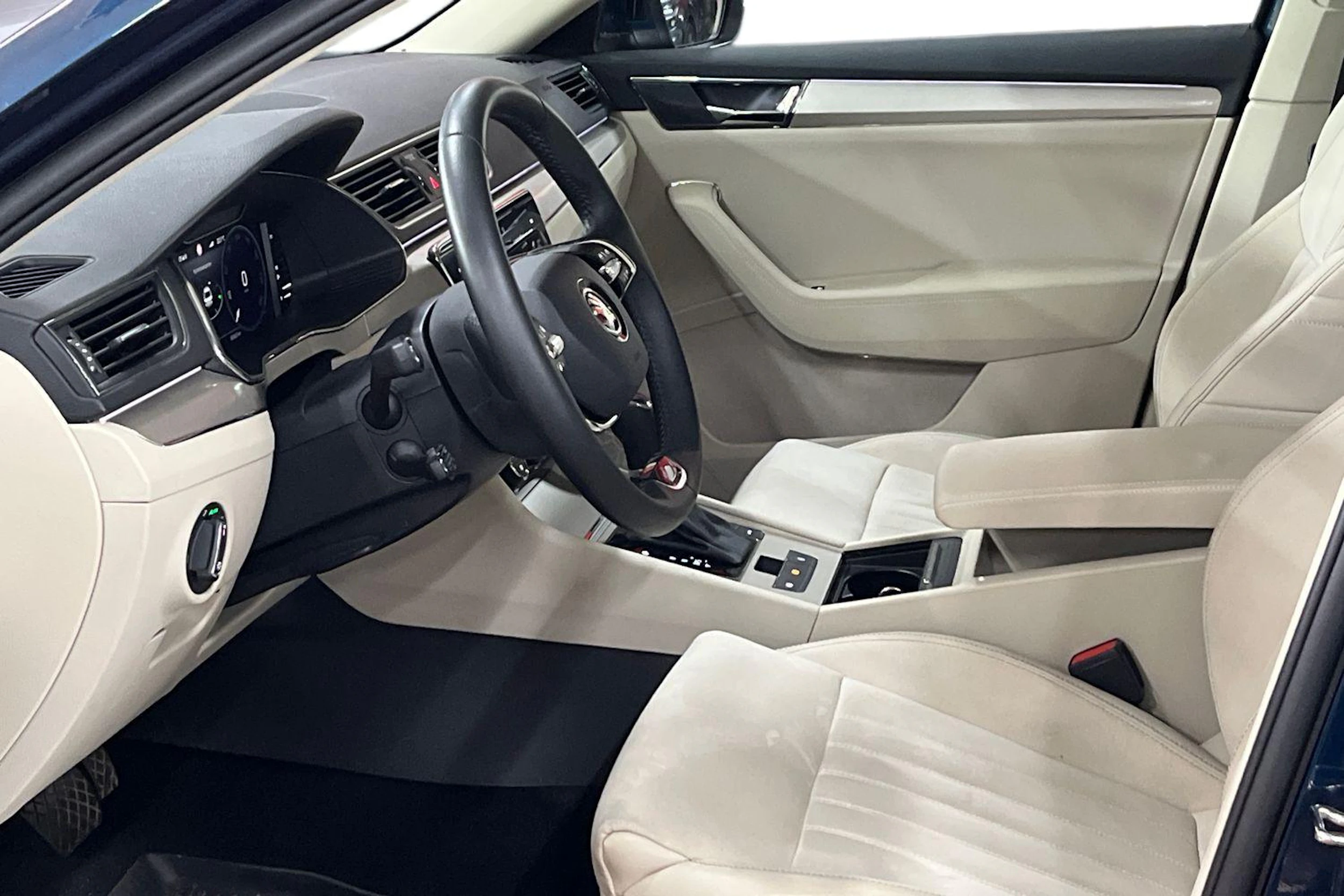 Sininen Skoda Superb 2024 kuva 6.