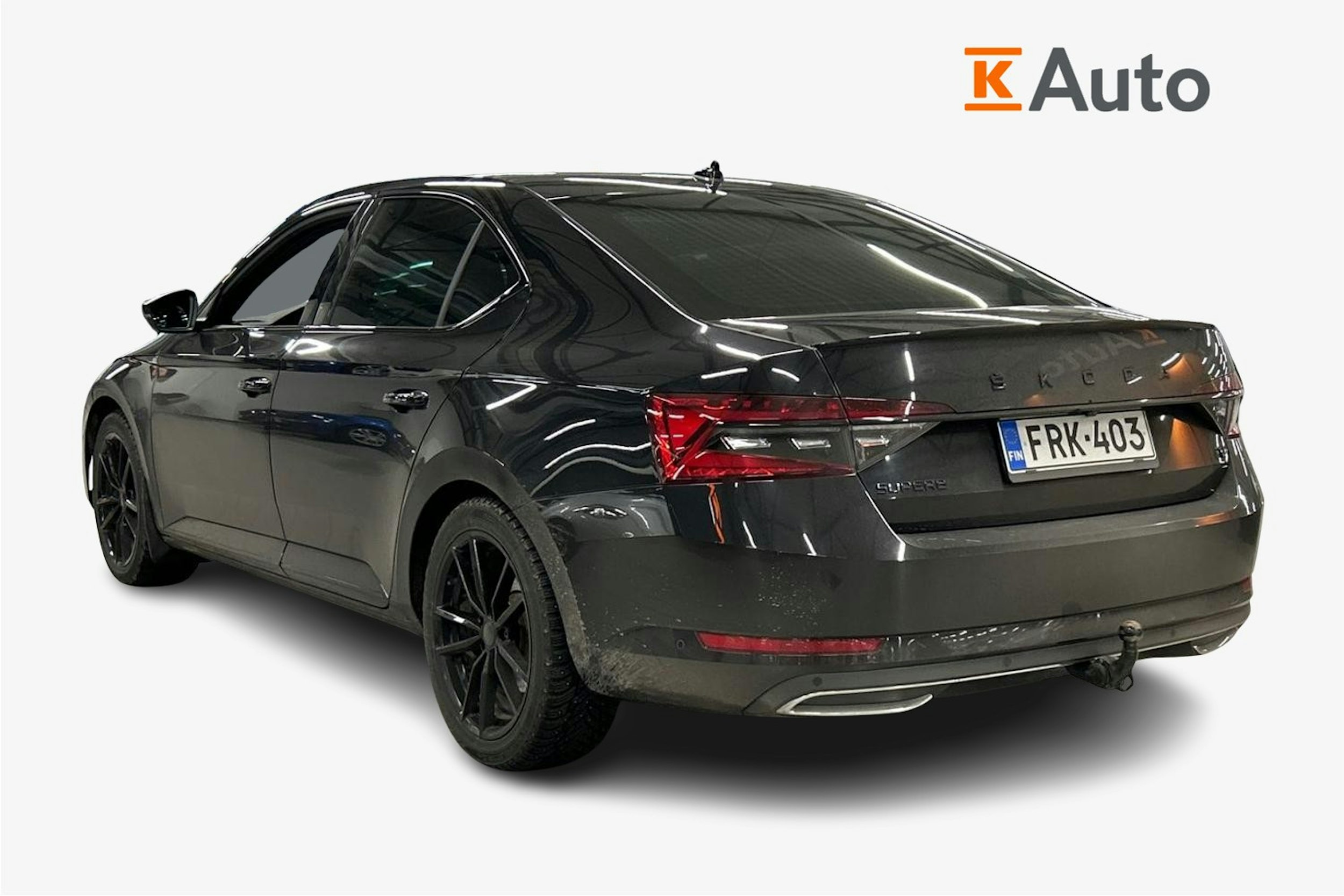 musta Skoda Superb 2024 kuva 2.