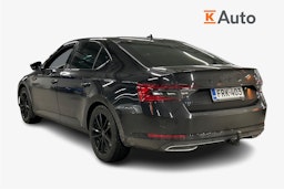 musta Skoda Superb 2024 kuva 2.