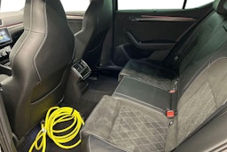 musta Skoda Superb 2024 kuva 10.