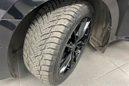 musta Skoda Superb 2024 kuva 13.