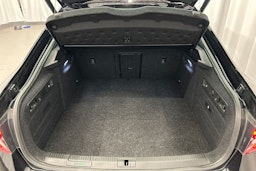 musta Skoda Superb 2024 kuva 14.