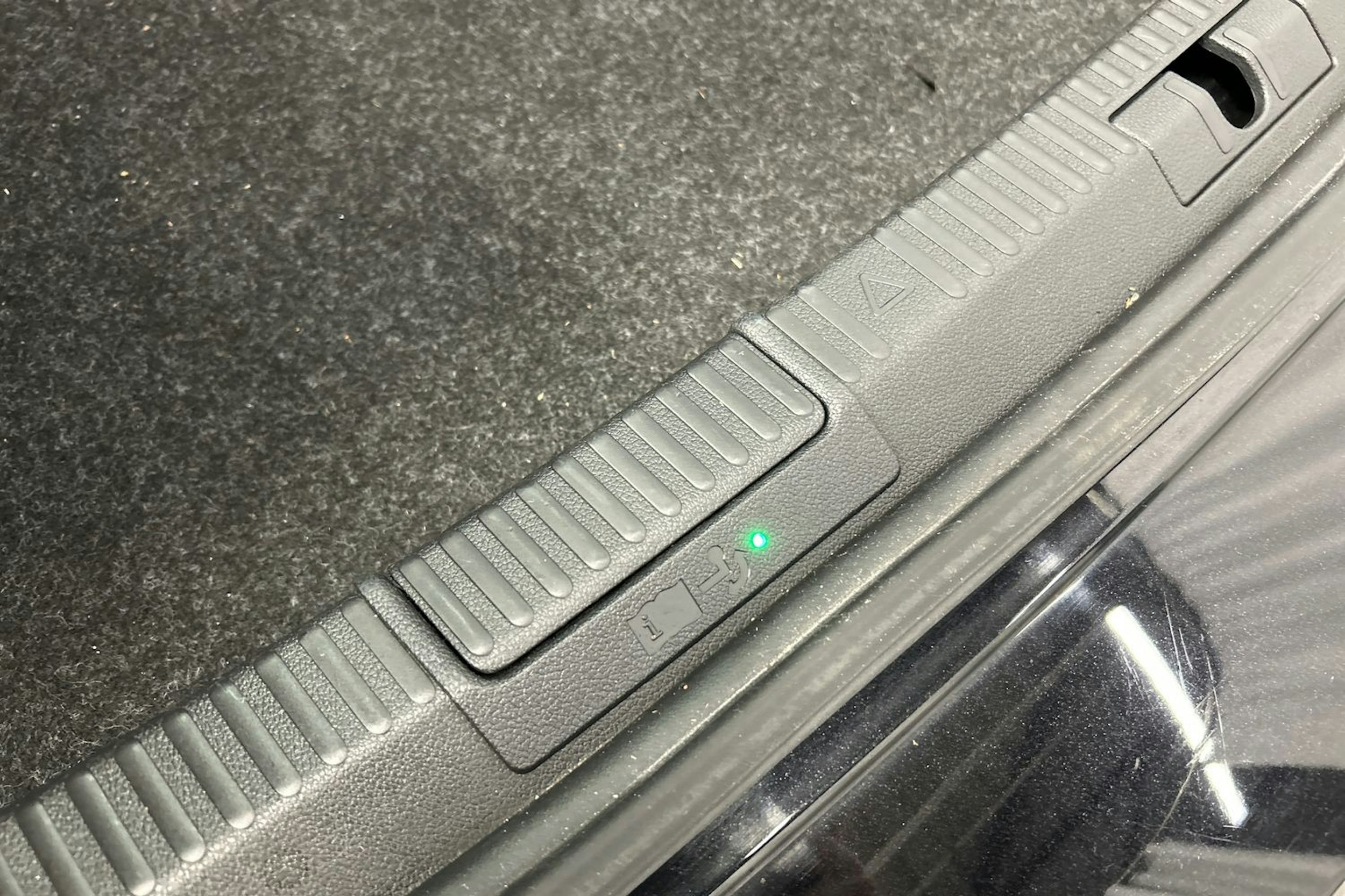 musta Skoda Superb 2024 kuva 16.