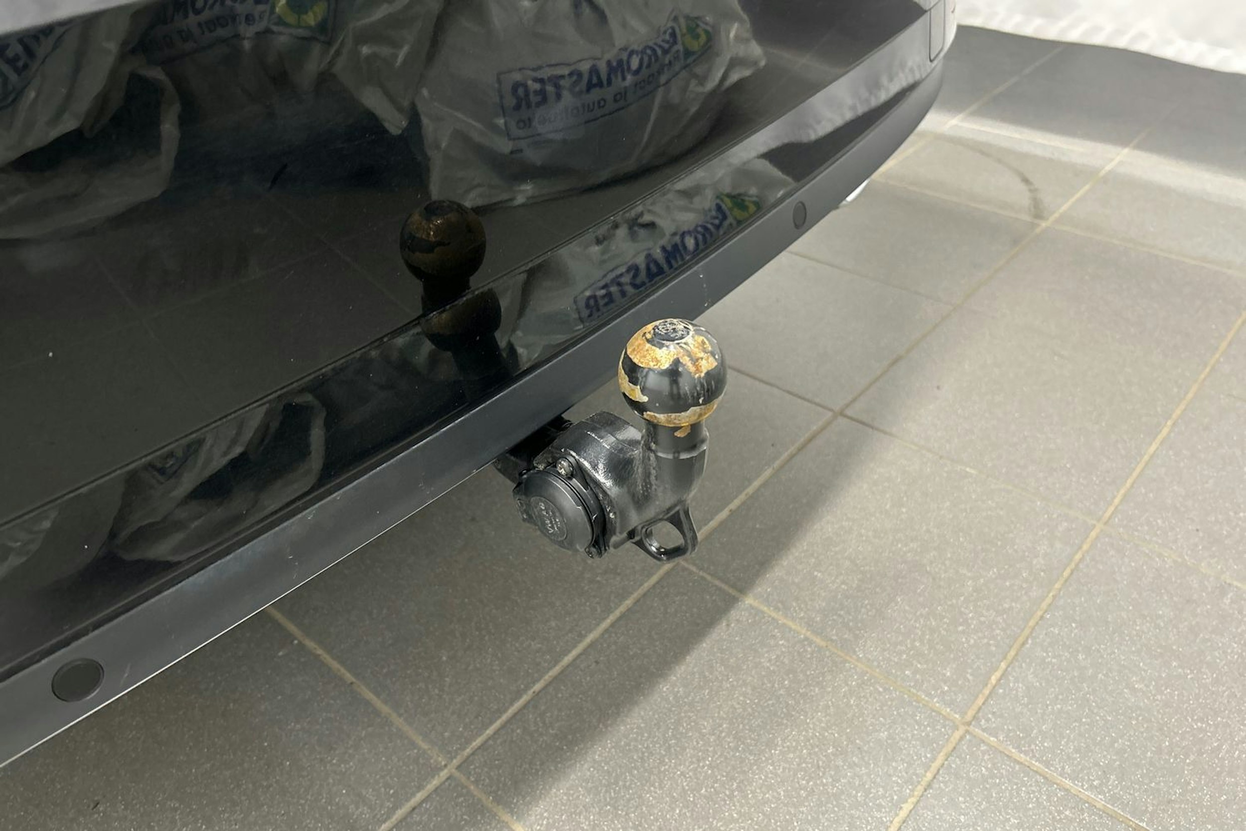 musta Skoda Superb 2024 kuva 17.