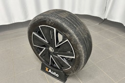 musta Skoda Superb 2024 kuva 18.