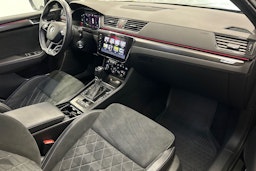 musta Skoda Superb 2024 kuva 19.