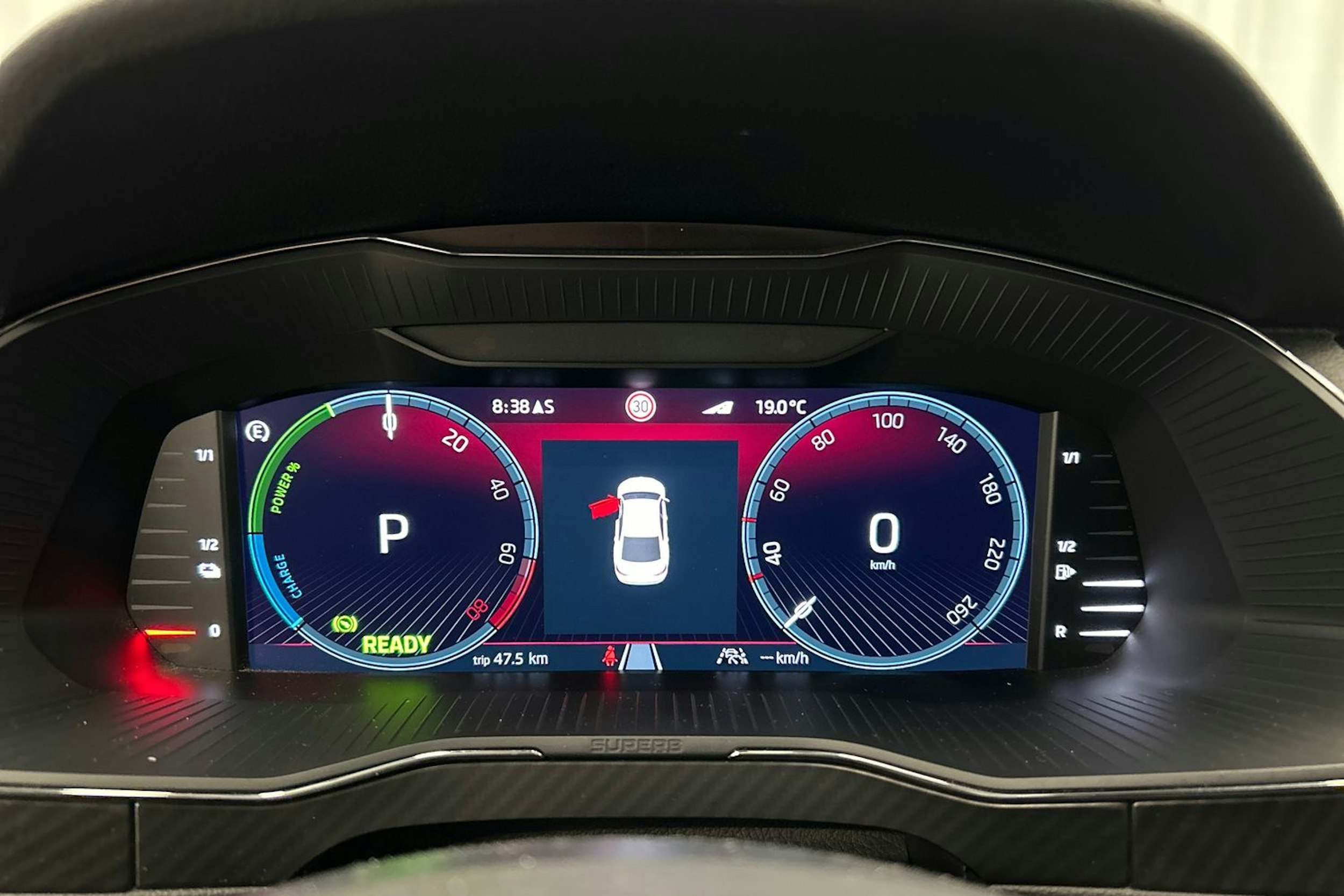 musta Skoda Superb 2024 kuva 23.