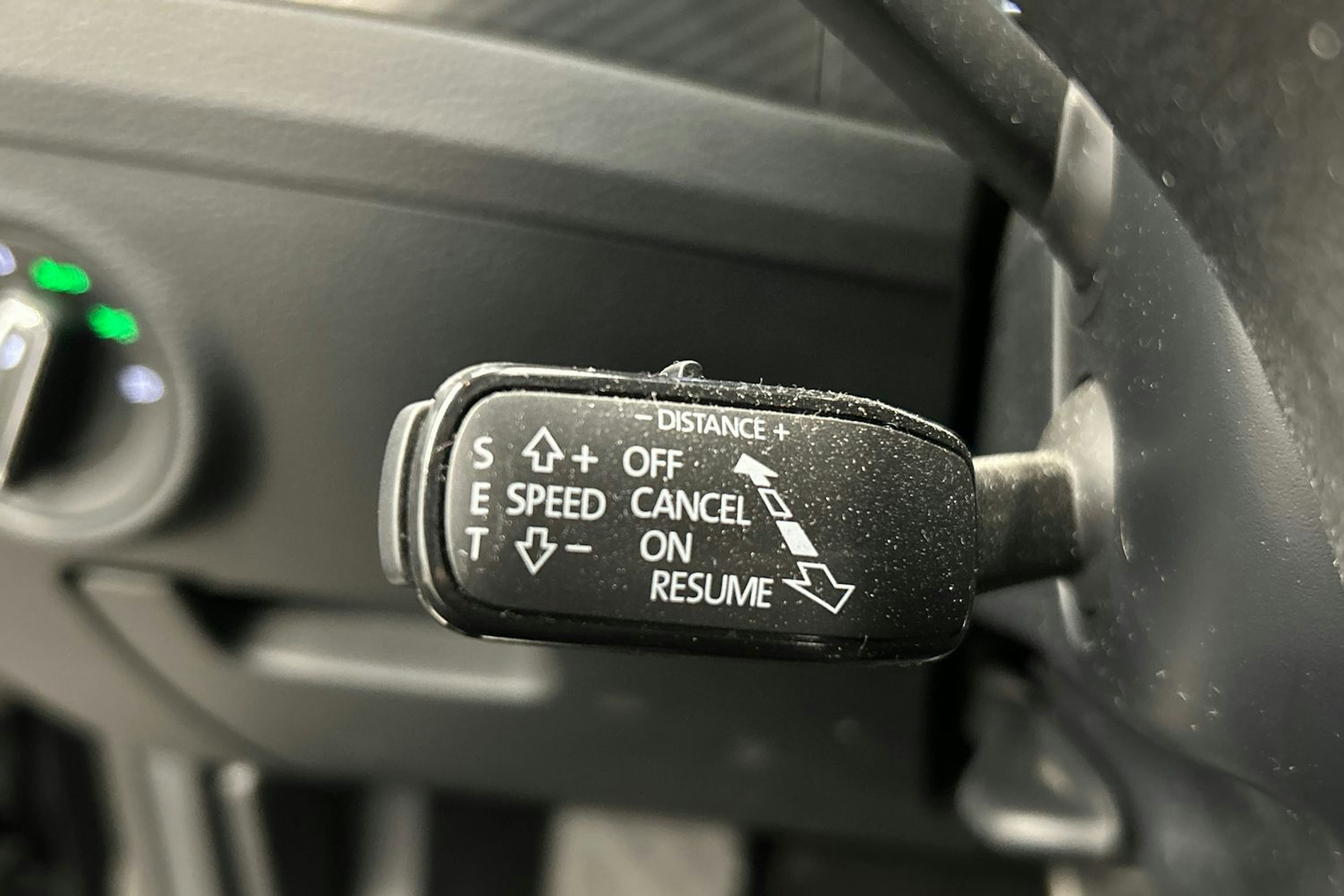 musta Skoda Superb 2024 kuva 26.