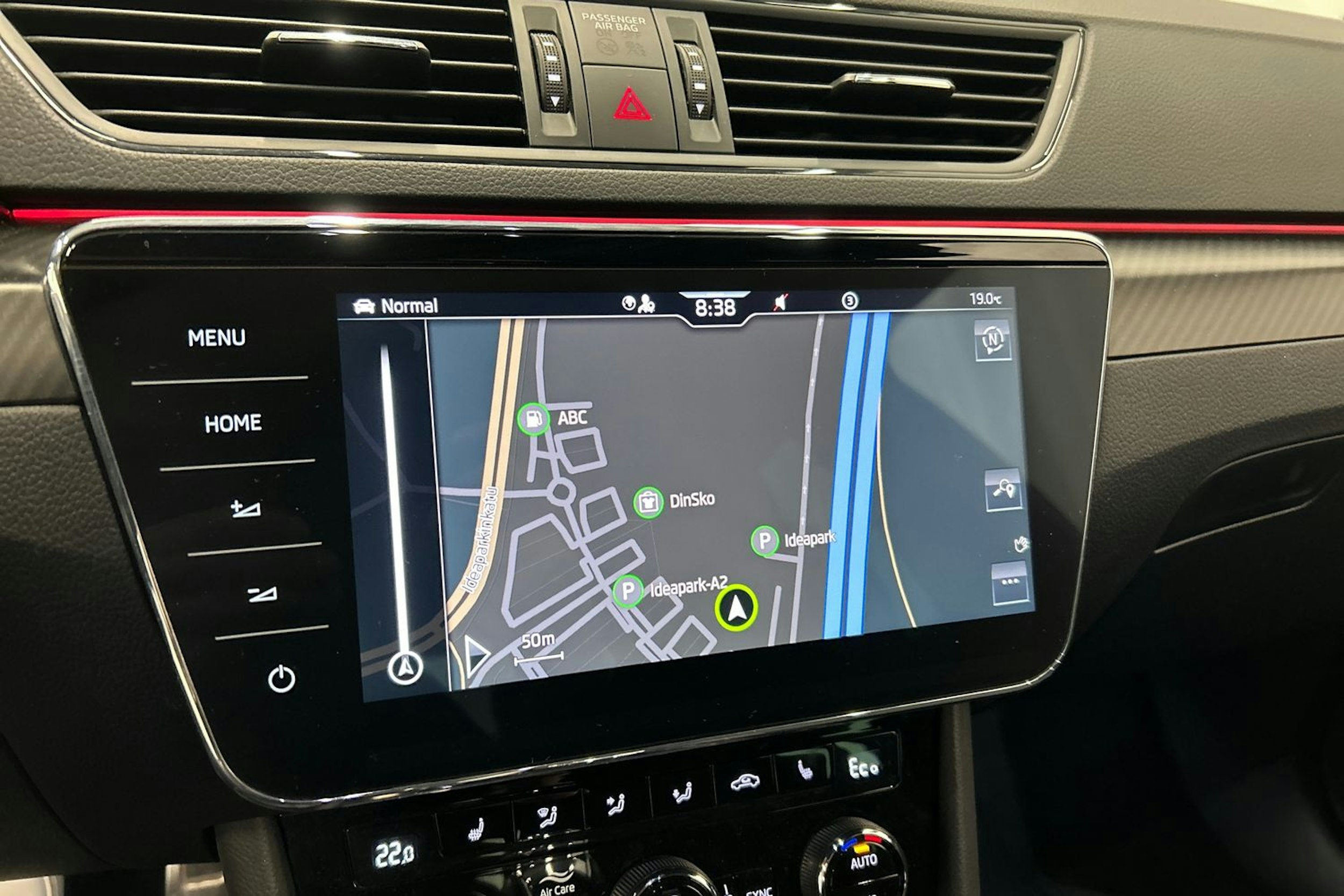 musta Skoda Superb 2024 kuva 28.