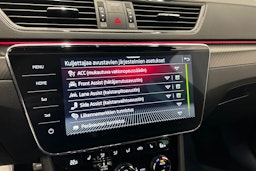 musta Skoda Superb 2024 kuva 29.