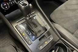 musta Skoda Superb 2024 kuva 32.