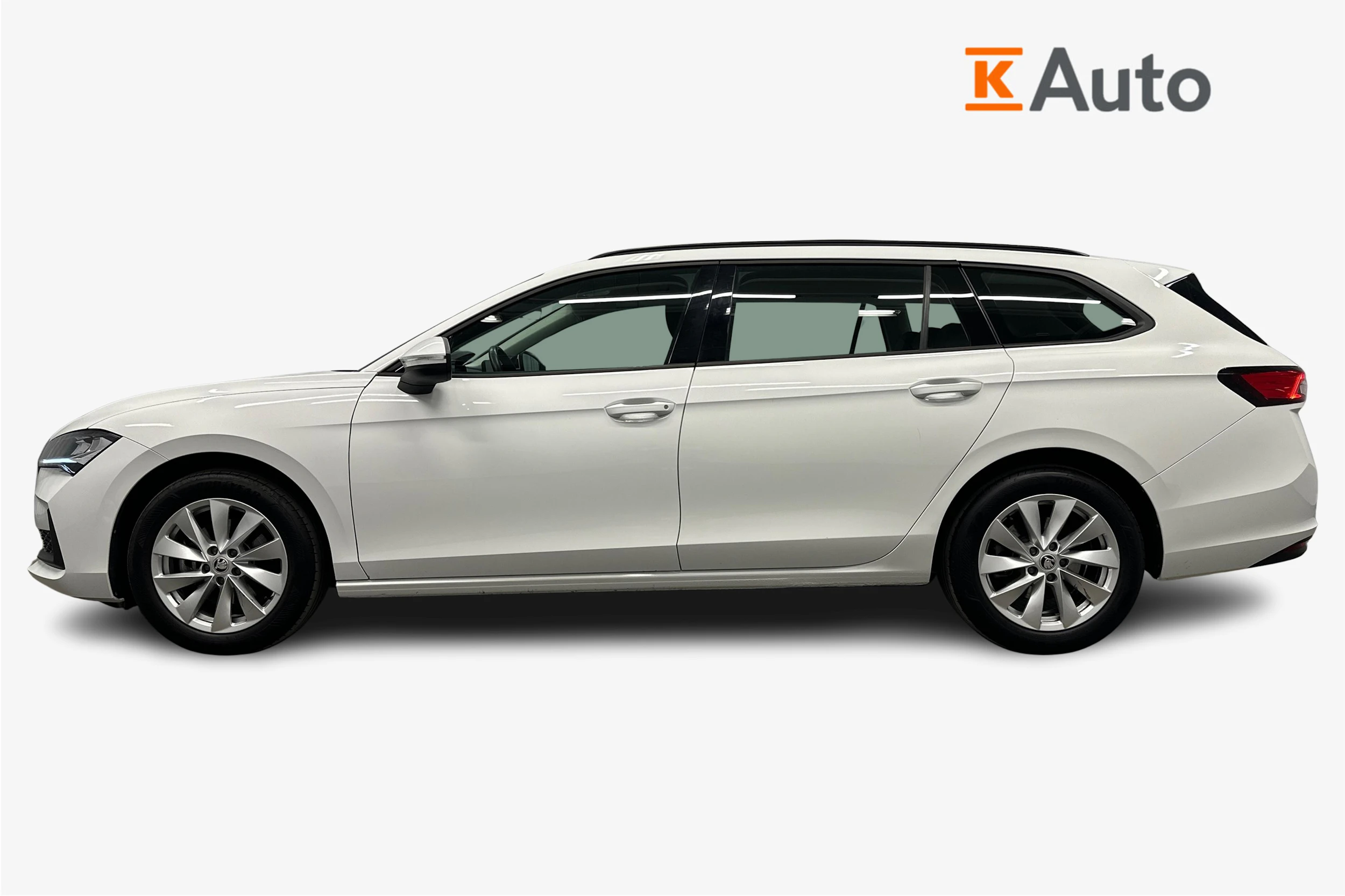 valkoinen Skoda Superb 2024 kuva 5.