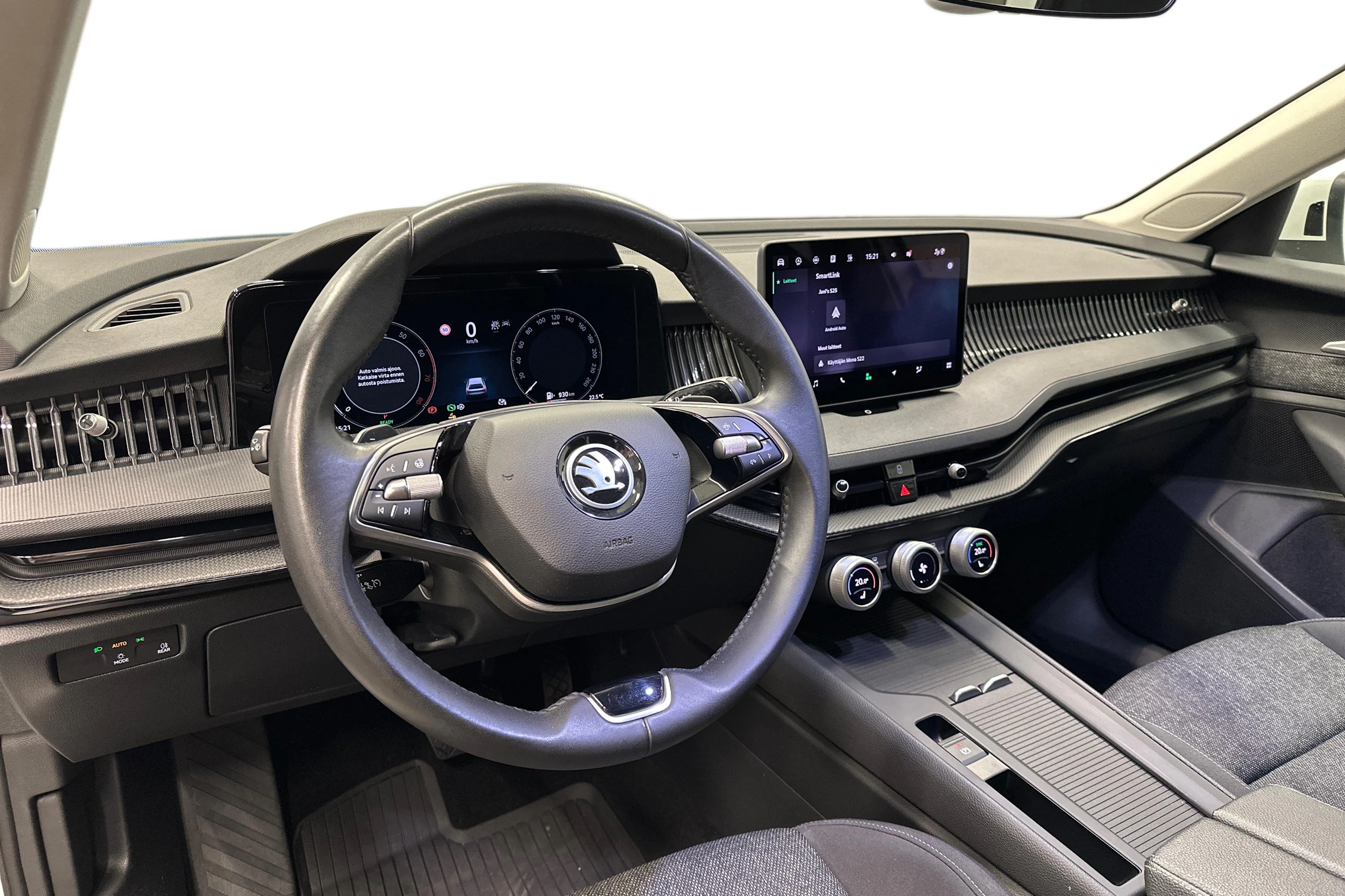 valkoinen Skoda Superb 2024 kuva 6.