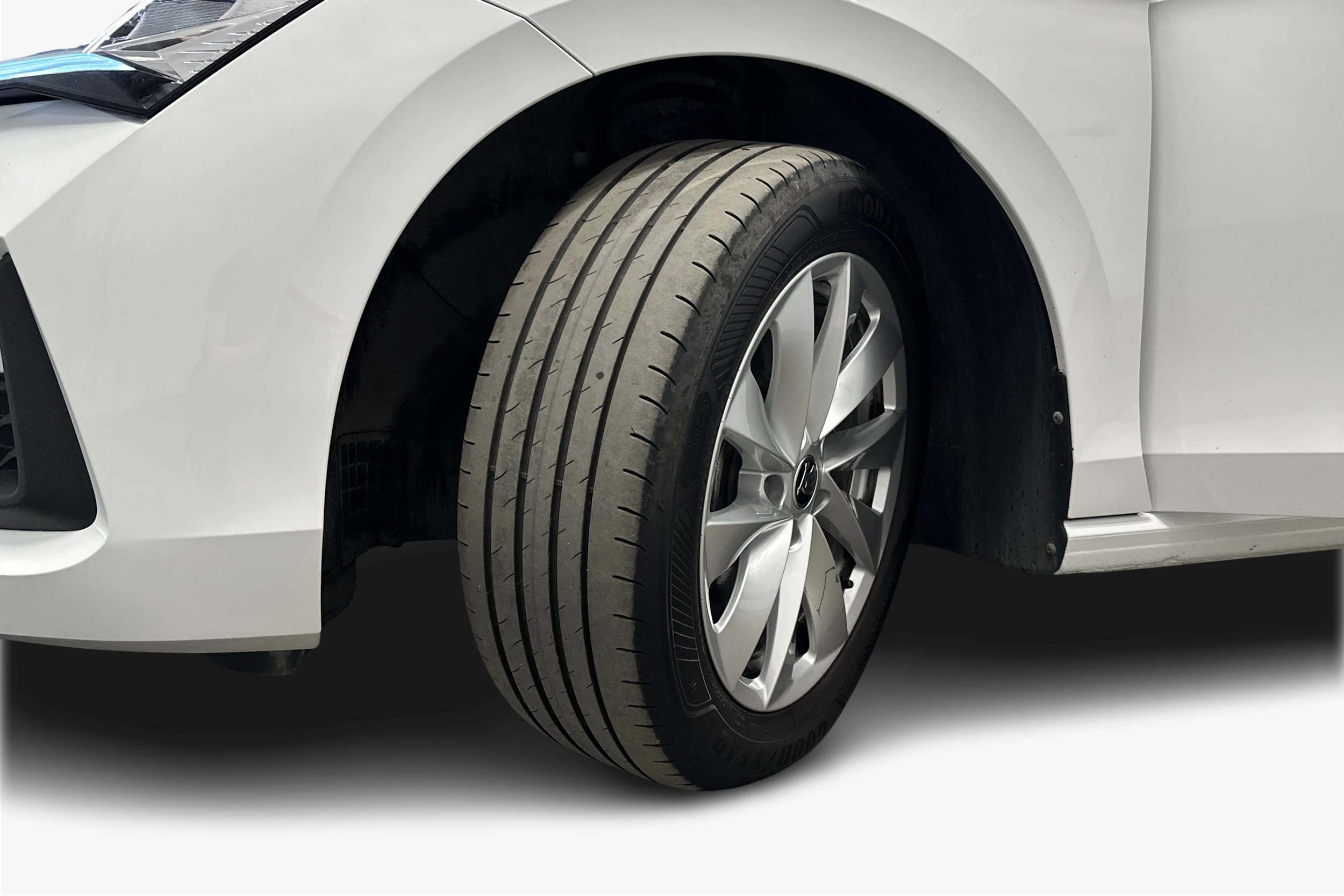 valkoinen Skoda Superb 2024 kuva 9.