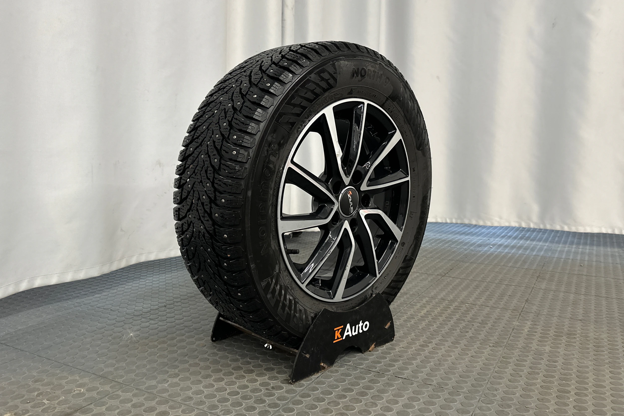 valkoinen Skoda Superb 2024 kuva 10.