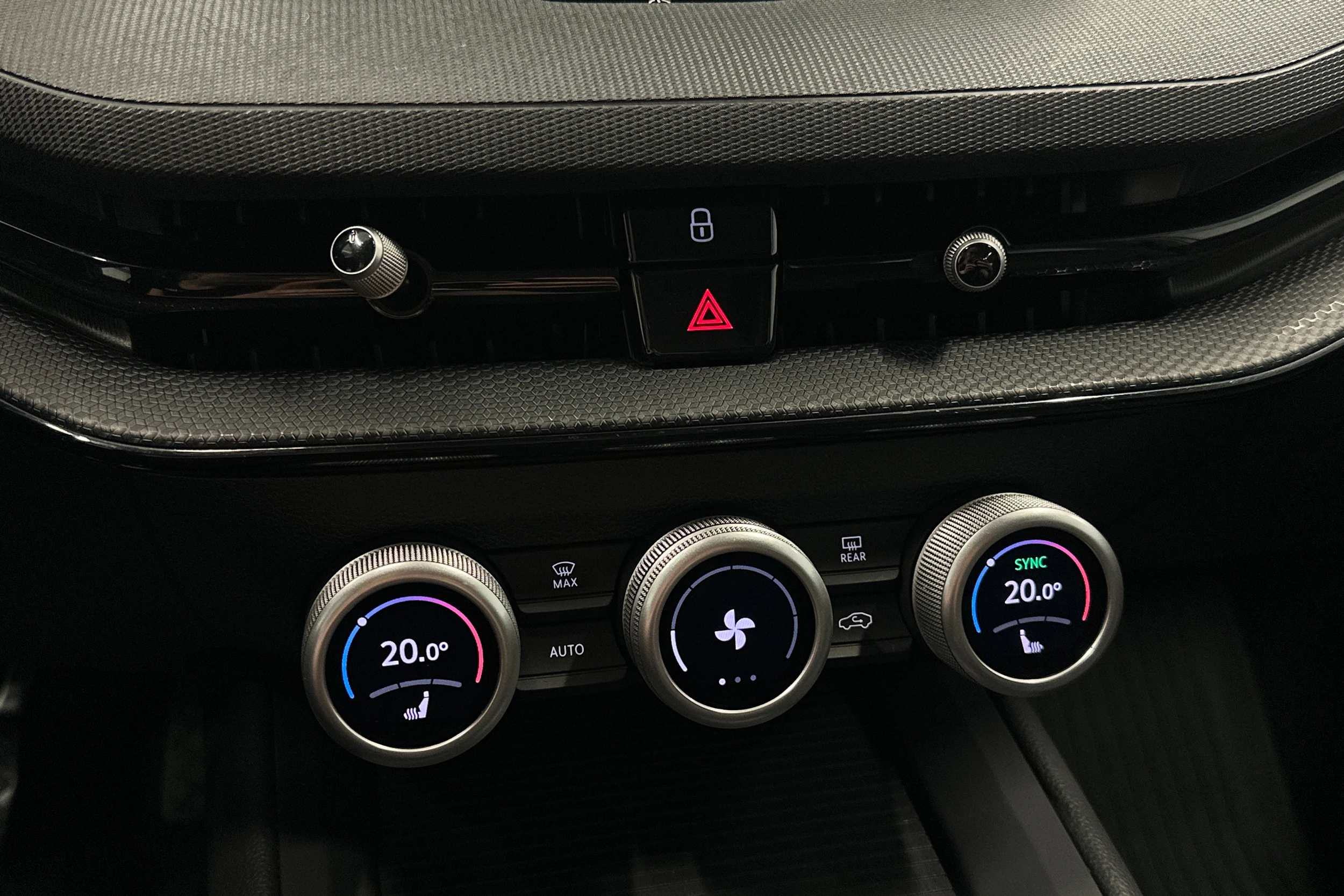 valkoinen Skoda Superb 2024 kuva 31.