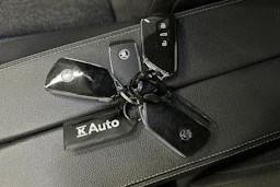 valkoinen Skoda Superb 2024 kuva 34.