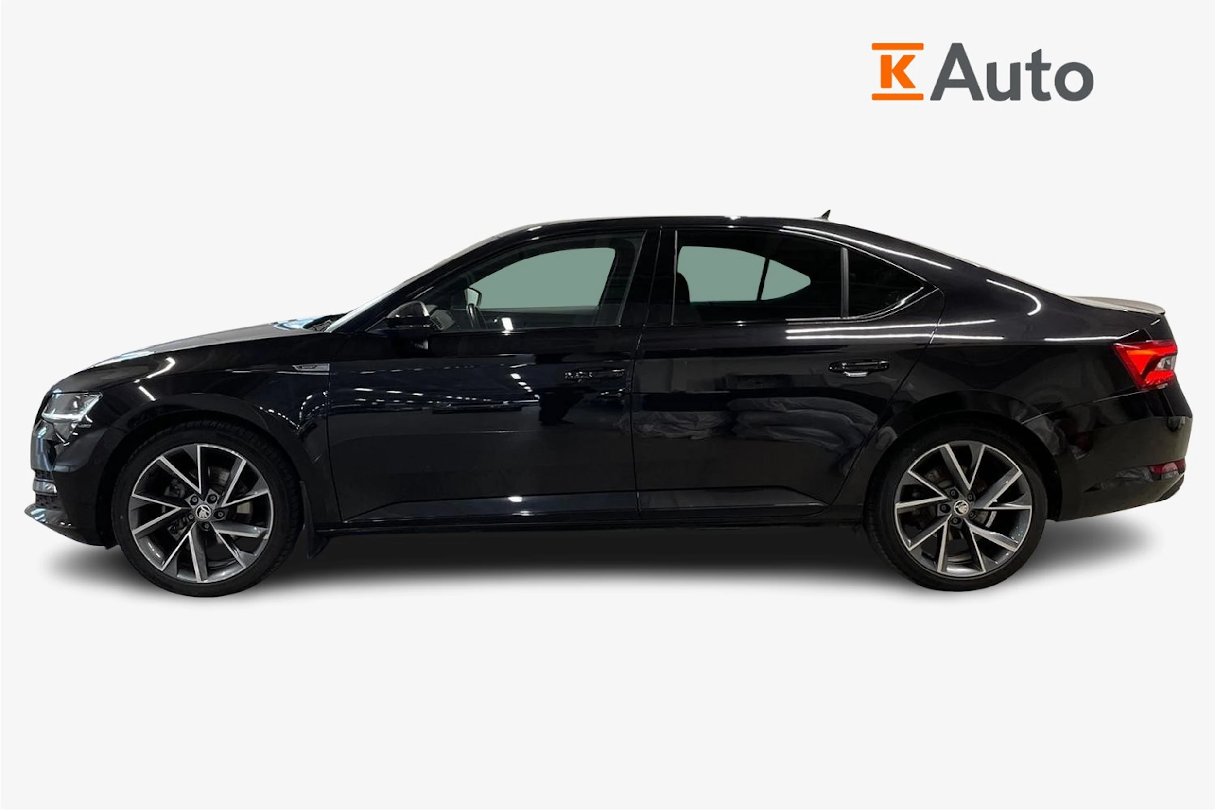 met. musta Skoda Superb 2024 kuva 5.