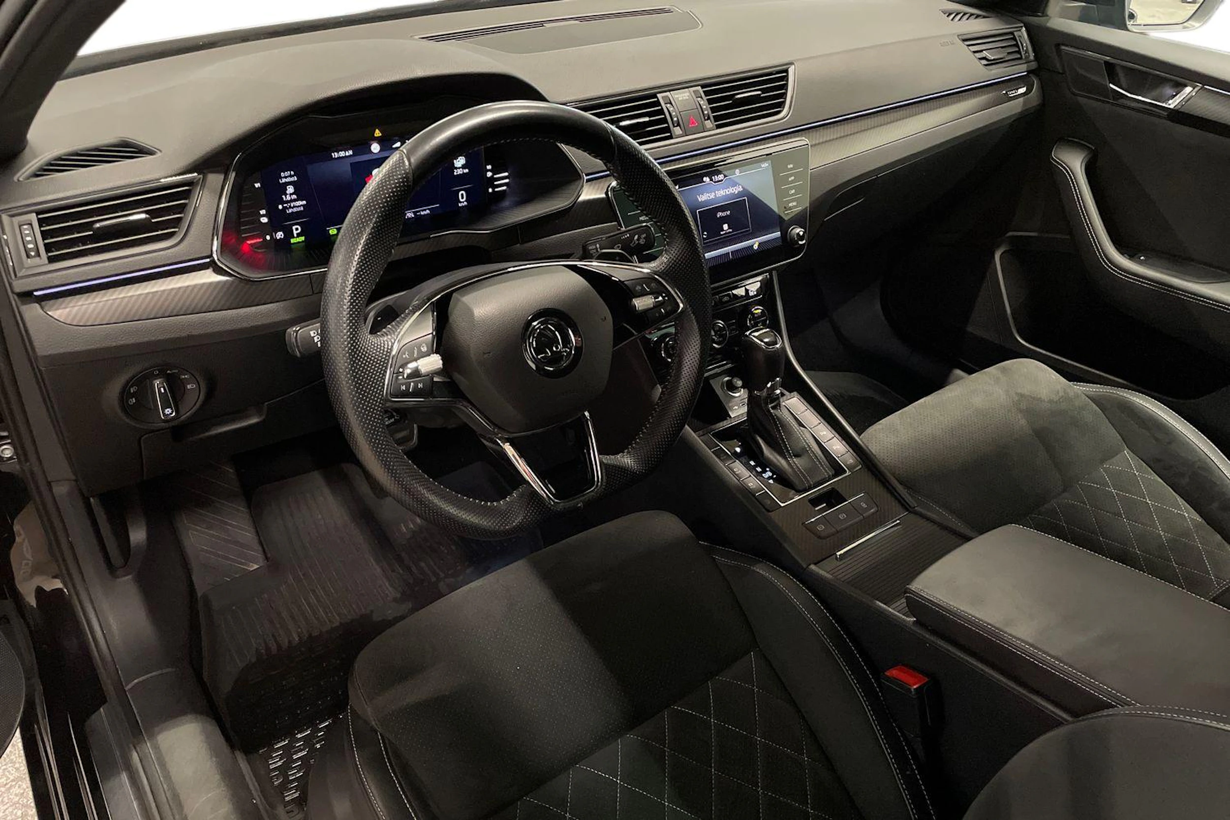 met. musta Skoda Superb 2024 kuva 6.