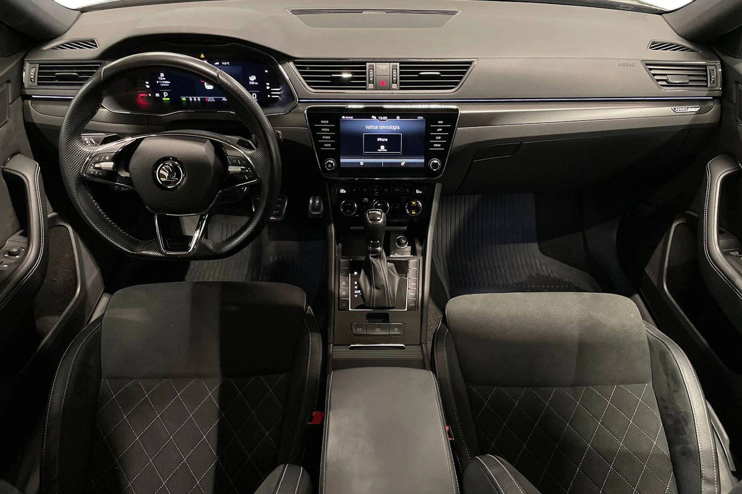 met. musta Skoda Superb 2024 kuva 7.