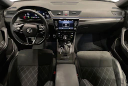 met. musta Skoda Superb 2024 kuva 7.