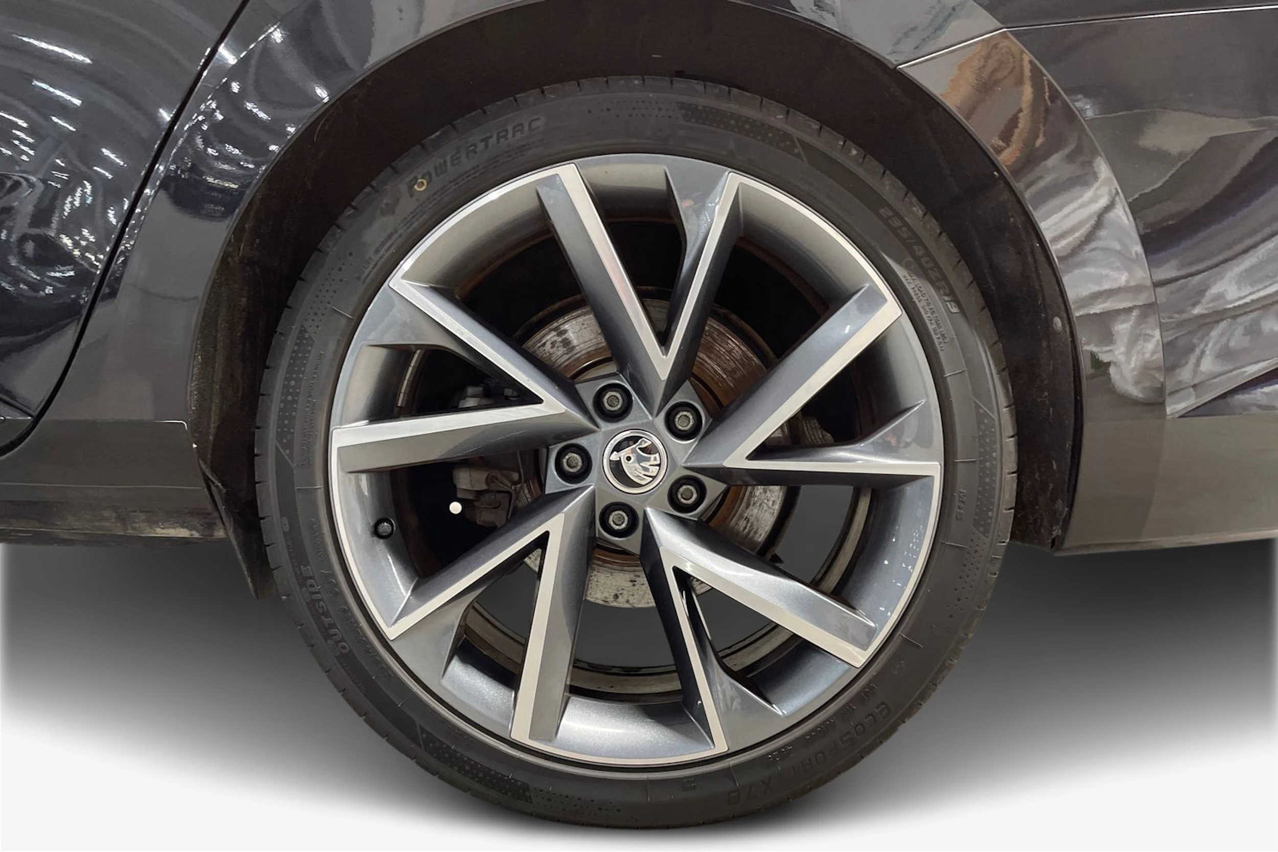 met. musta Skoda Superb 2024 kuva 9.