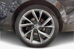 met. musta Skoda Superb 2024 kuva 9.