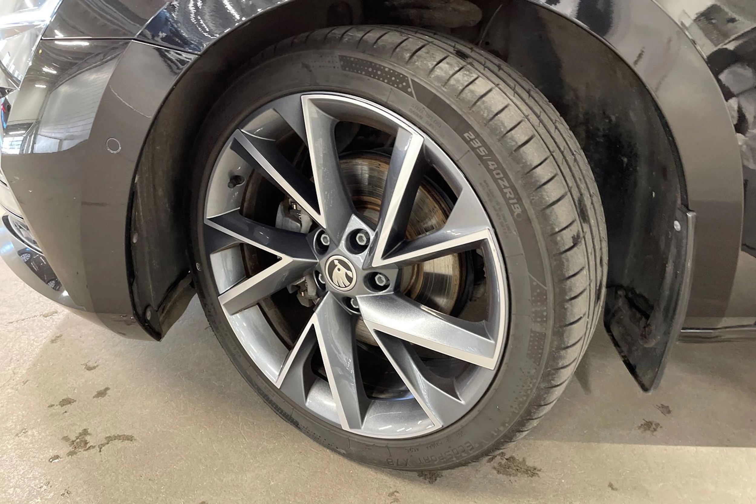 met. musta Skoda Superb 2024 kuva 10.