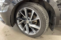 met. musta Skoda Superb 2024 kuva 10.