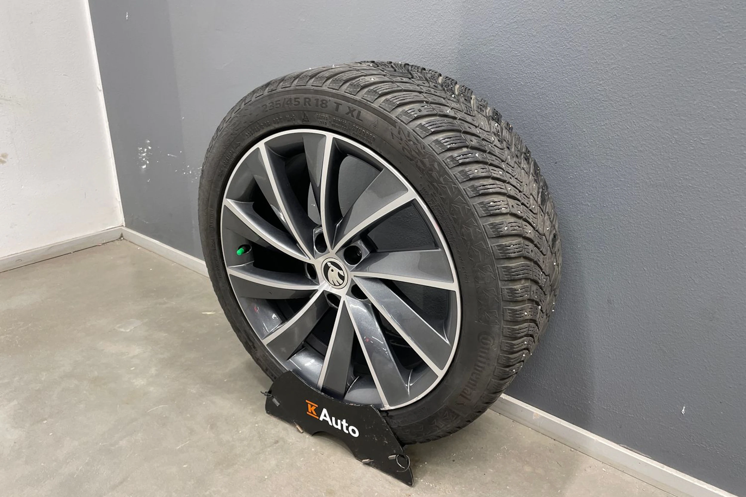 met. musta Skoda Superb 2024 kuva 11.