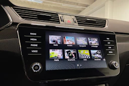 met. musta Skoda Superb 2024 kuva 14.