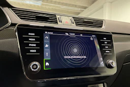 met. musta Skoda Superb 2024 kuva 17.
