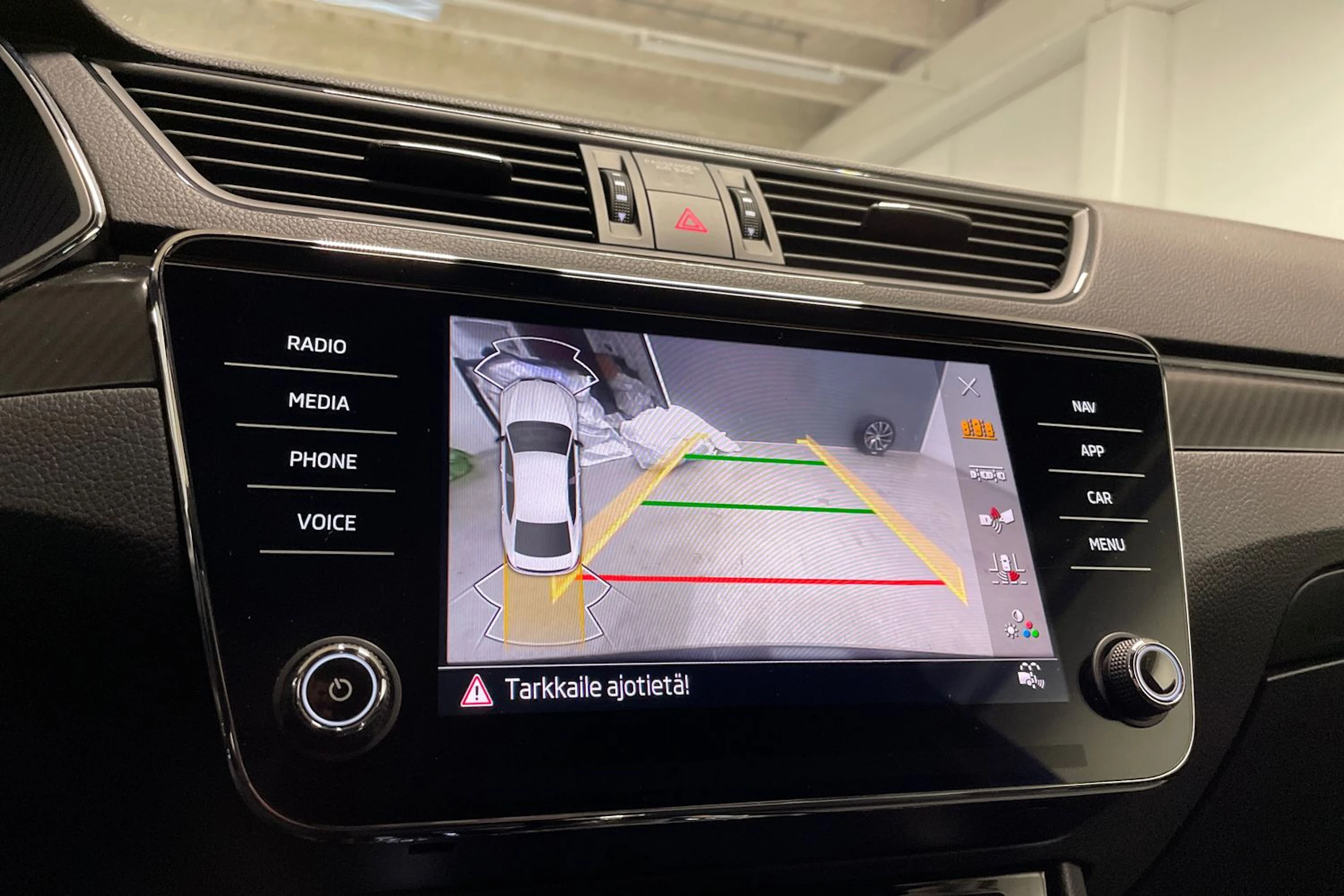 met. musta Skoda Superb 2024 kuva 18.